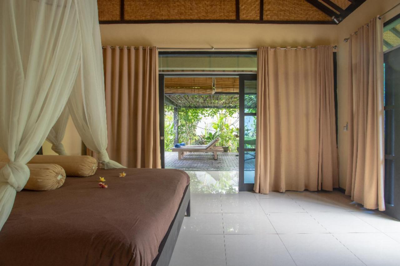 Latebra * Lovina (Bali)